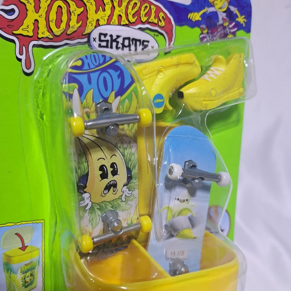 Hot Wheels Skate Bananalicious Pack, Skateboard, Shoes‎ Yellow